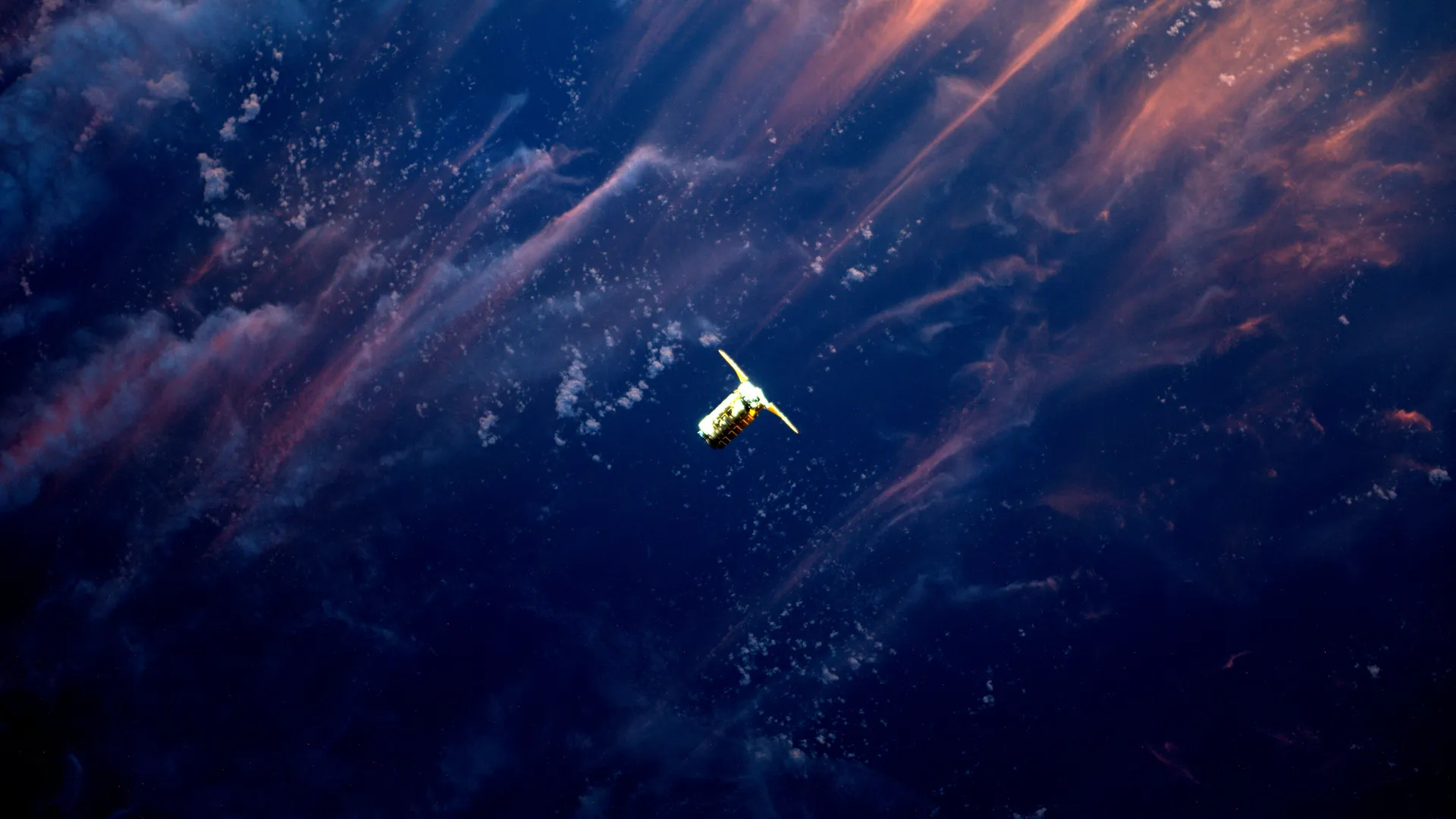 天鹅座空间站4K轨道壁纸