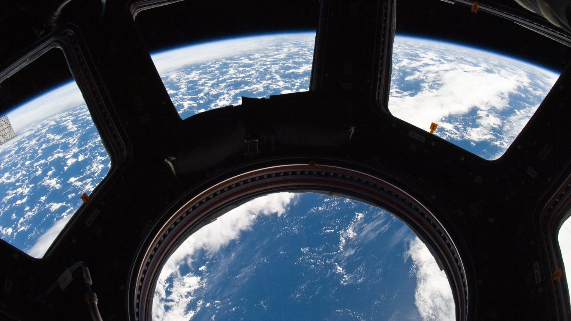 4K国际空间站地球行星壁纸