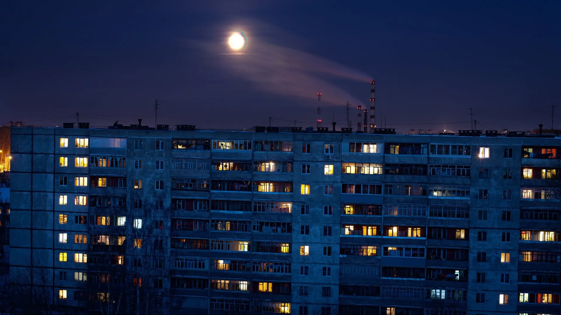 4K夜光建筑电脑壁纸：天空与灯影