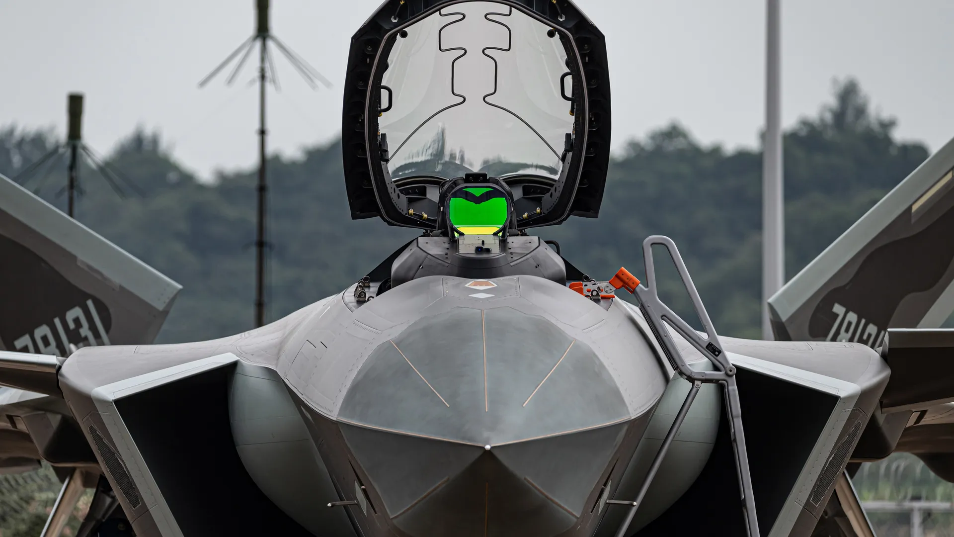 空军战机4K壁纸景深模糊背景