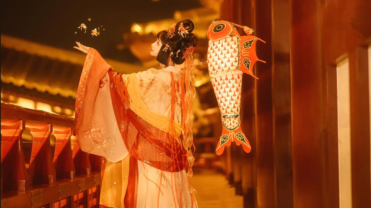 飞鱼古风夜宫殿美女4K壁纸