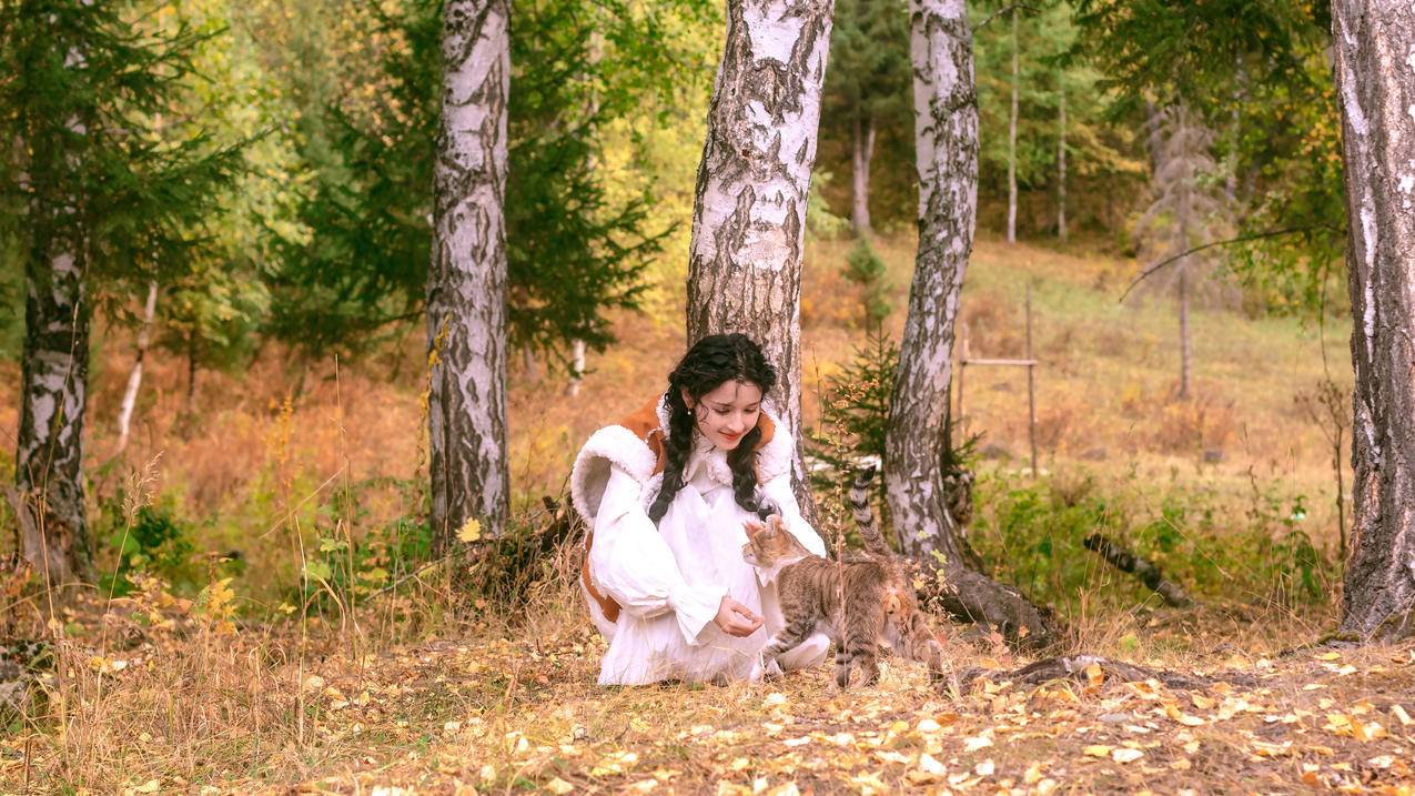 哈妮克孜树林写真高清壁纸