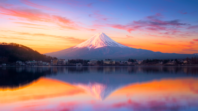 4K自然风景壁纸：雪山湖泊天空