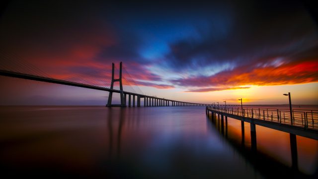 4K自然风景壁纸：云水桥河日出