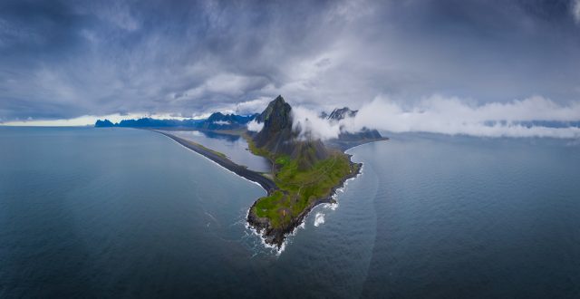 4K自然风光壁纸：云海岛屿海岸